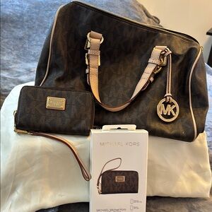 Michael Kors Black and Tan Shoulder Bag Set